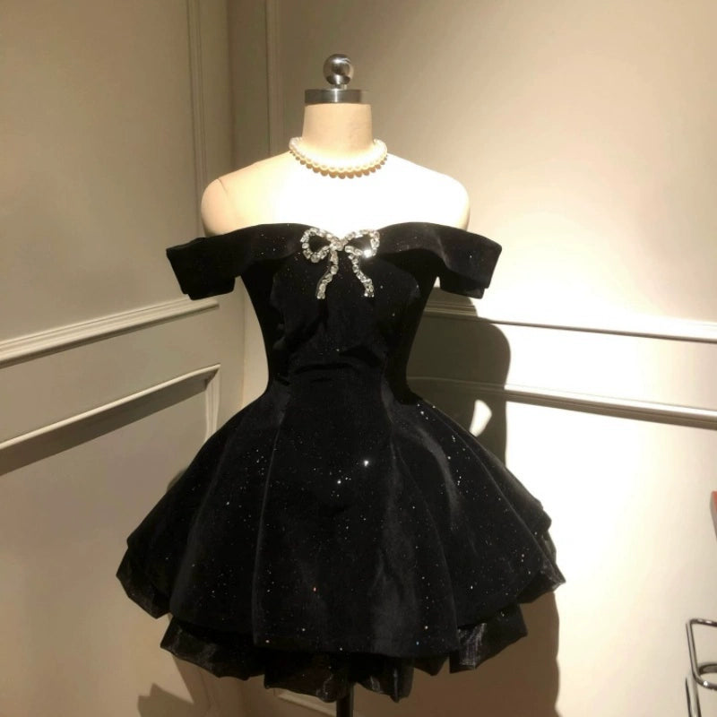 เดรสกำมะหยี่ปาดไหล่ เกาะอก พองฟู สุดหรู