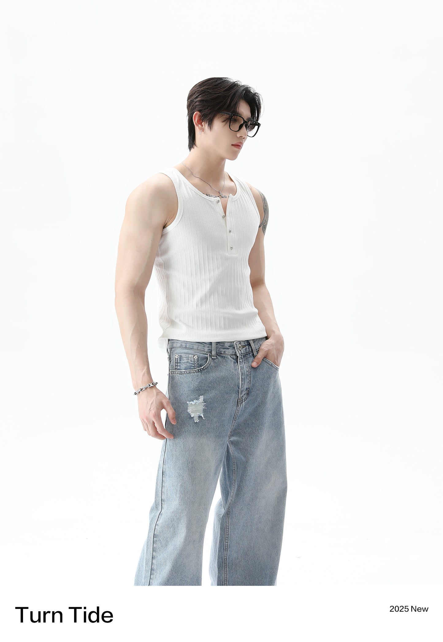 เสื้อแขนกุดคอกลมสีพื้น ทรงเข้ารูป ดีไซน์กระดุม ใส่ง่ายสำหรับฤดูร้อน