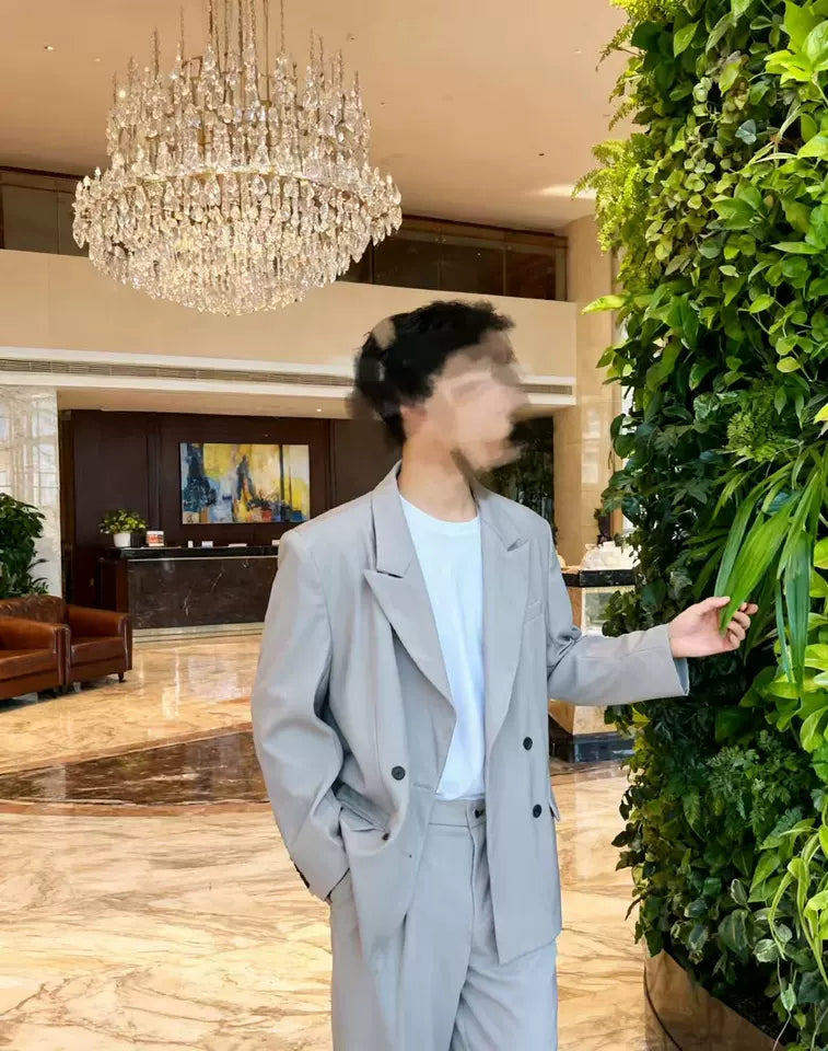 สูทผู้ชายแบบกระดุมสองแถว ชุดสูทแฟชั่นสไตล์หนุ่มทันสมัย