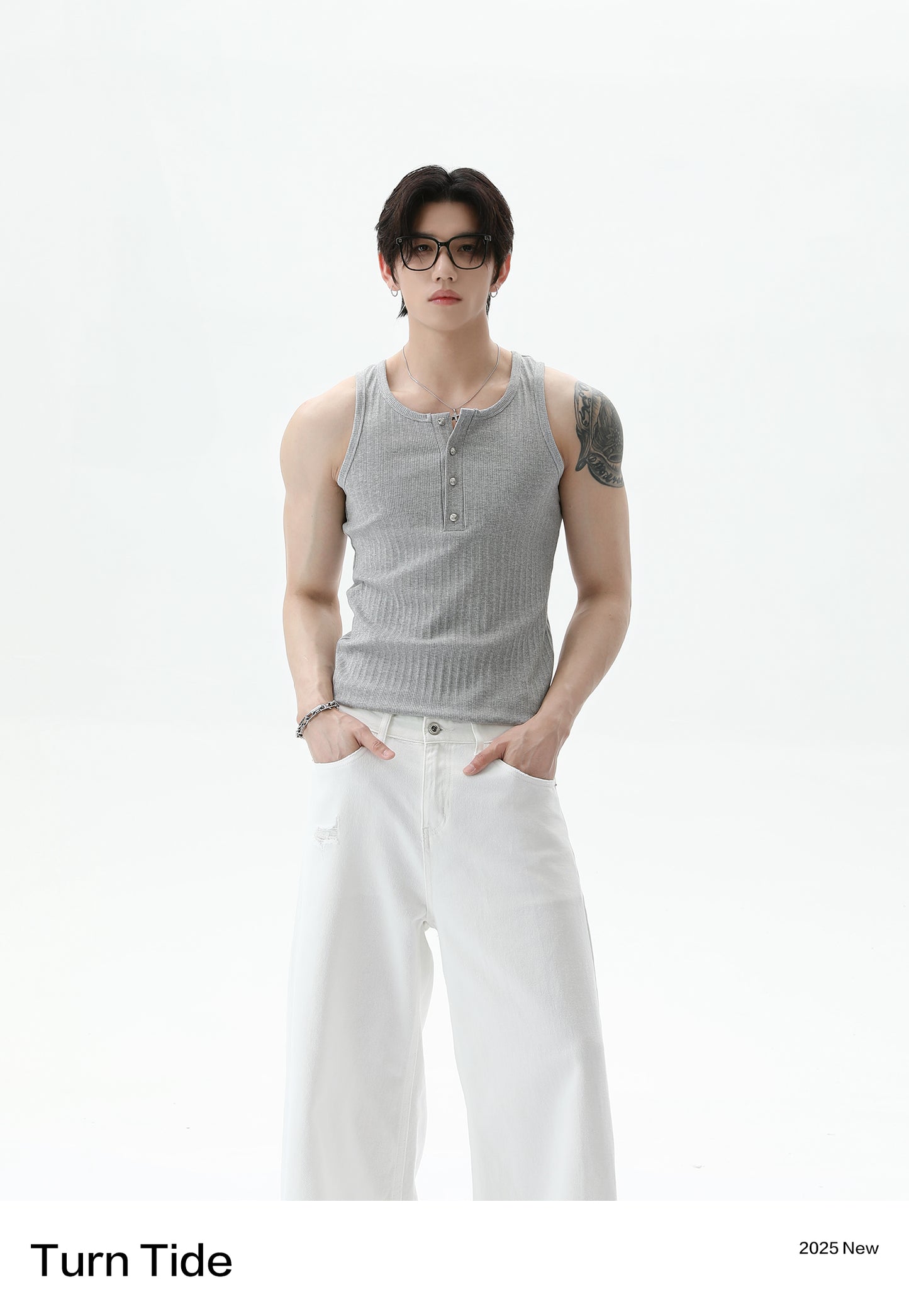 เสื้อแขนกุดคอกลมสีพื้น ทรงเข้ารูป ดีไซน์กระดุม ใส่ง่ายสำหรับฤดูร้อน